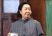 周润发前妻好大胆：曾闪婚闪离到抑郁，今找回自信59岁也敢秀身材